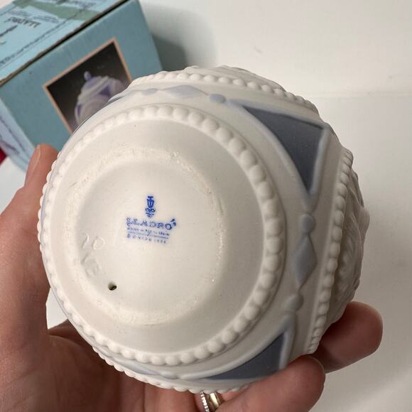 Lladro Annual Christmas Ball Ornament 1988 No. 1603 Porelain Collectible w/box - Picture 3 of 7